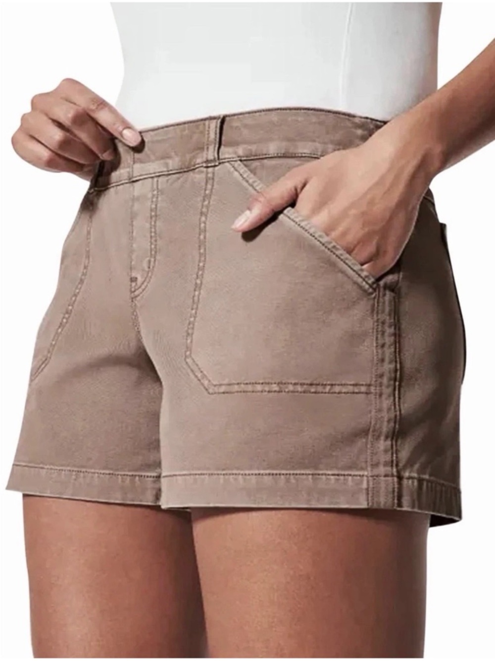 Women's Spanx 6” Stretch Pull on Shorts Stretch Twill High Rise Tan Size Large